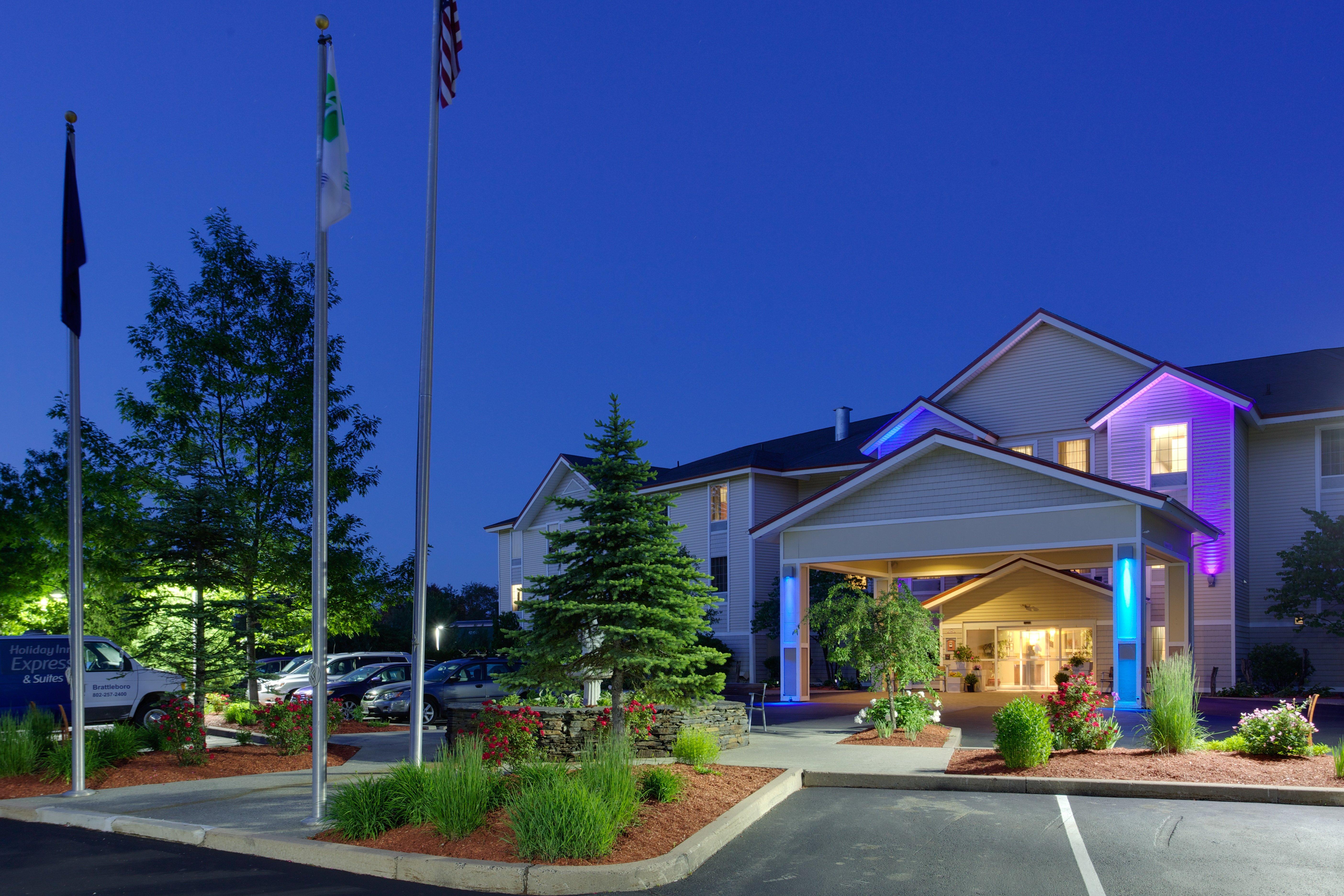 Holiday Inn Express Hotel & Suites Brattleboro By Ihg Exterior foto