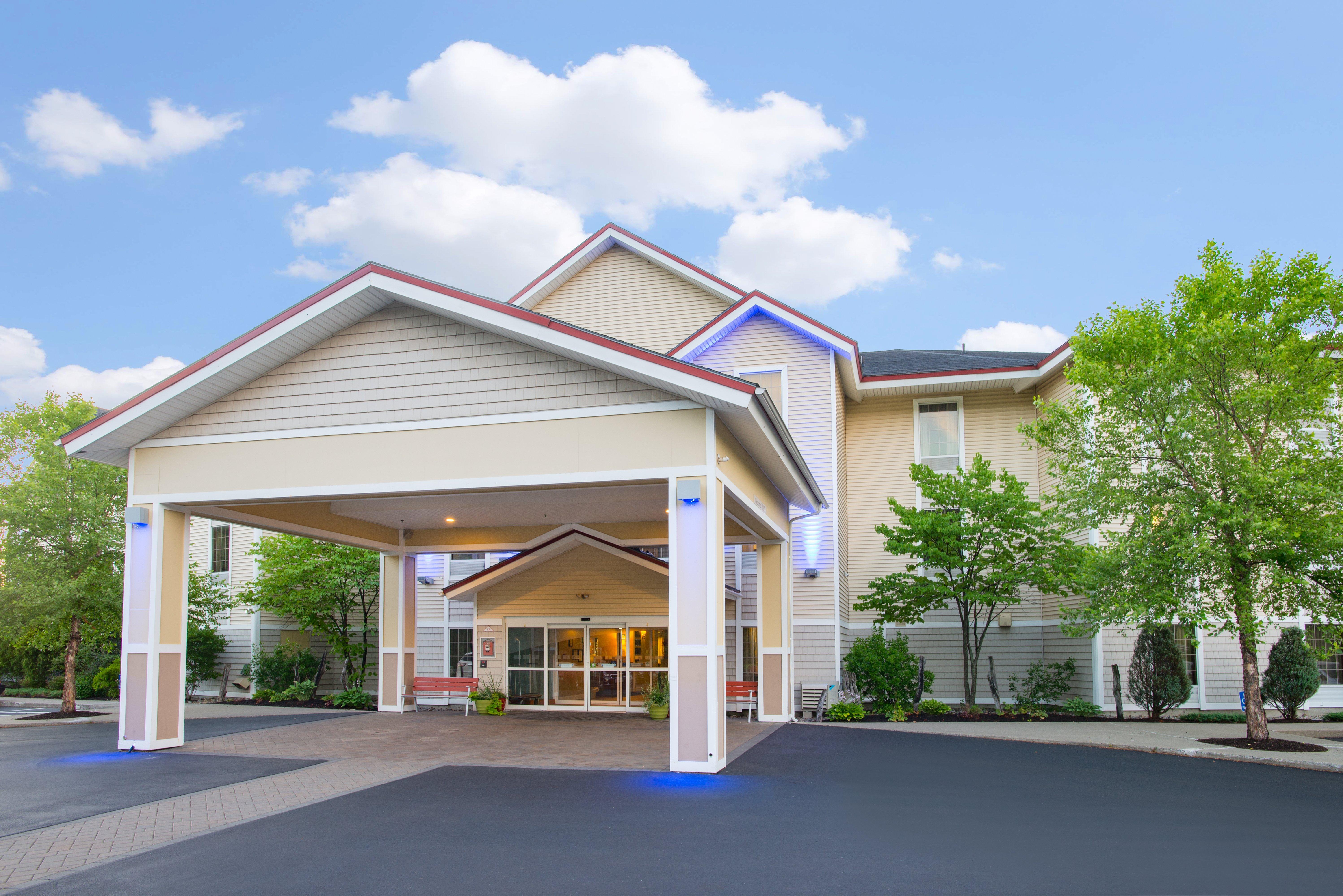 Holiday Inn Express Hotel & Suites Brattleboro By Ihg Exterior foto