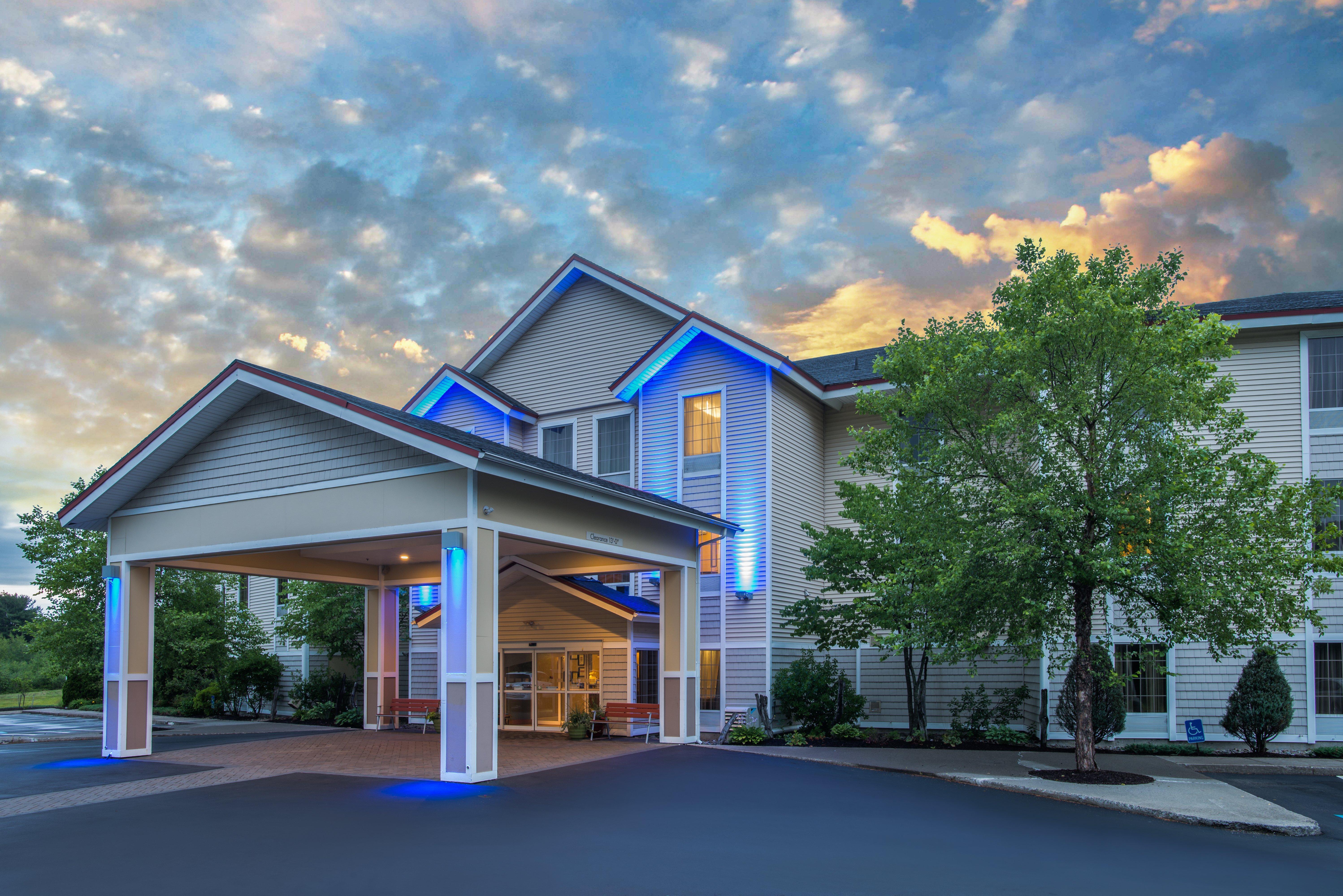 Holiday Inn Express Hotel & Suites Brattleboro By Ihg Exterior foto