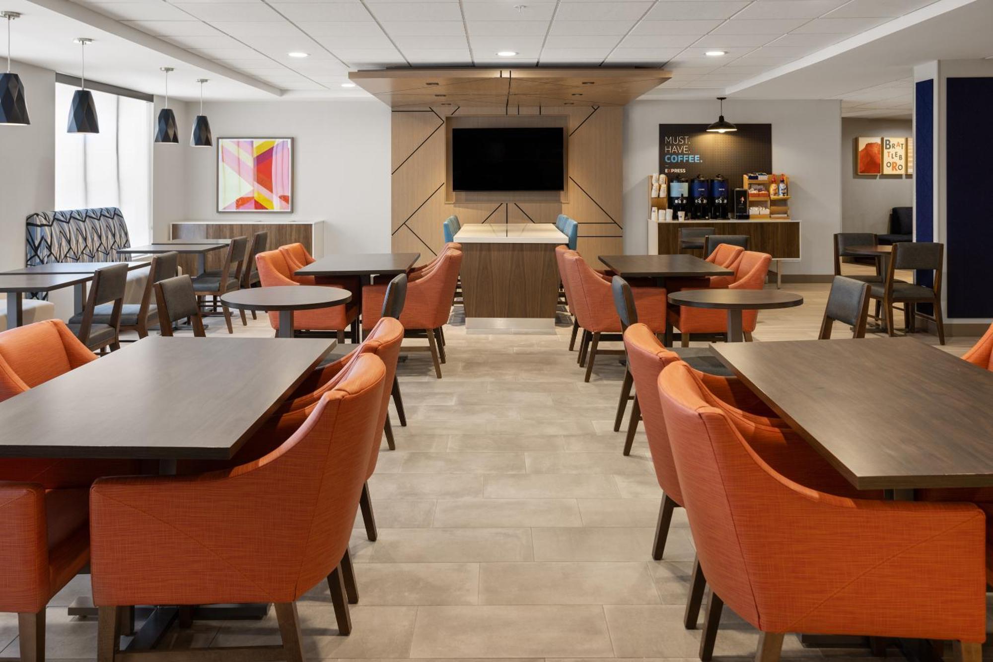 Holiday Inn Express Hotel & Suites Brattleboro By Ihg Exterior foto