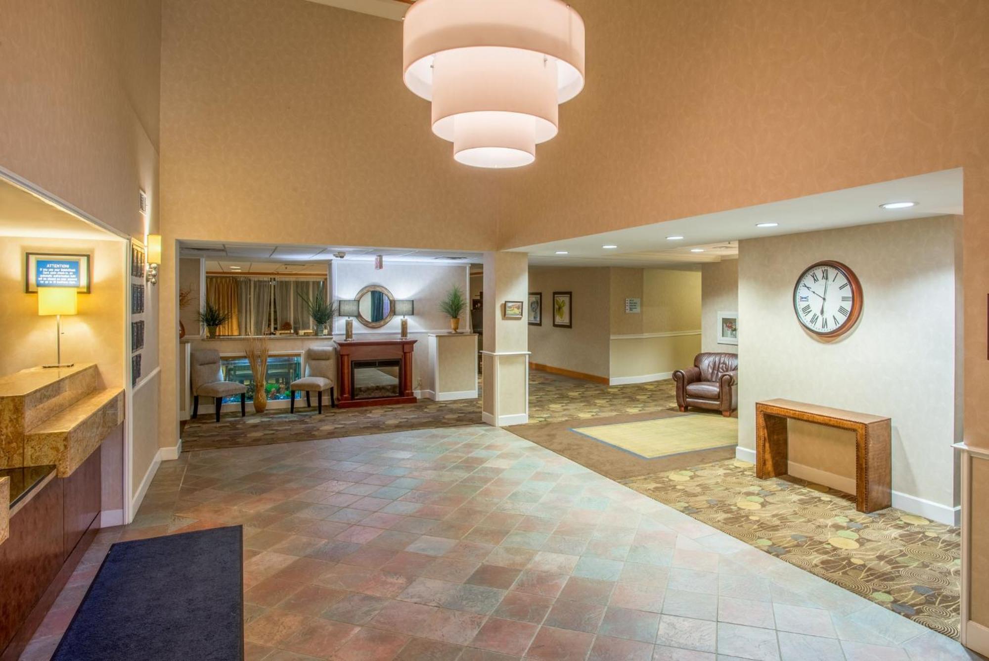 Holiday Inn Express Hotel & Suites Brattleboro By Ihg Exterior foto