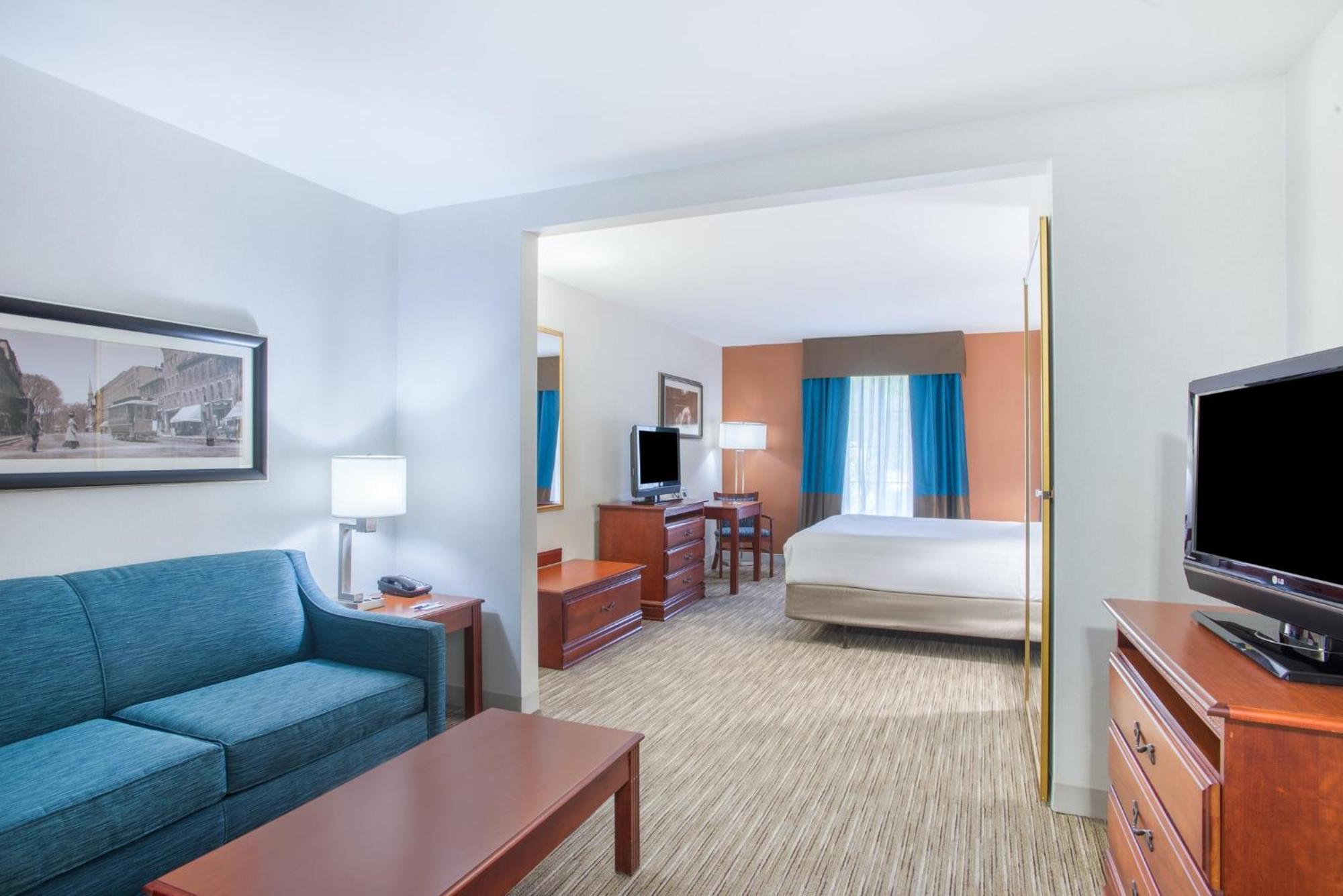 Holiday Inn Express Hotel & Suites Brattleboro By Ihg Exterior foto