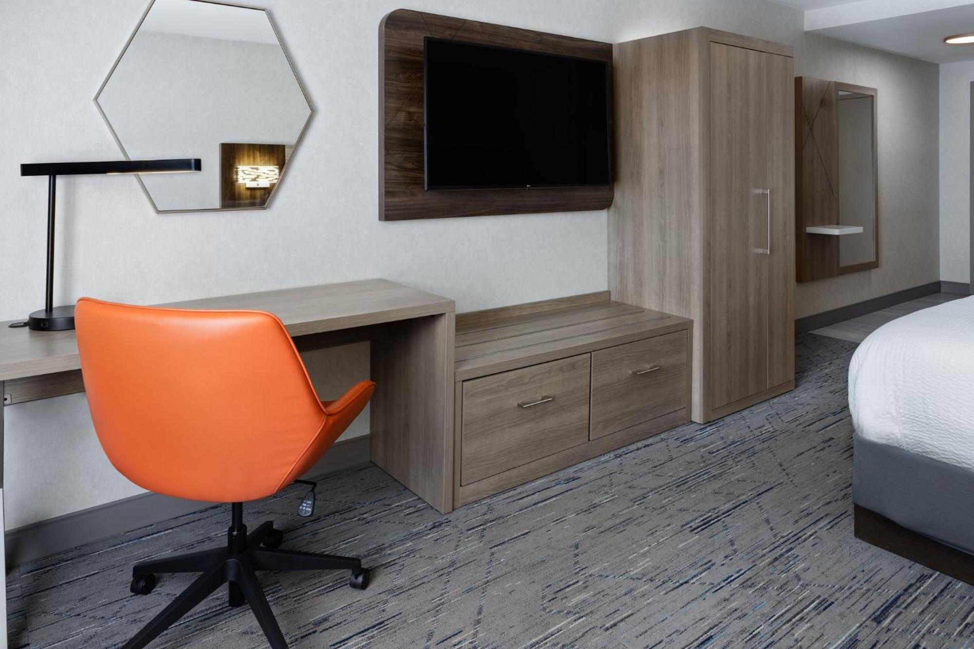 Holiday Inn Express Hotel & Suites Brattleboro By Ihg Exterior foto